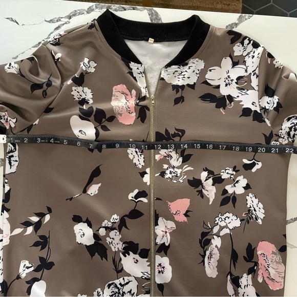 Floral Bomber Jacket (XL) - Picture 4 of 6